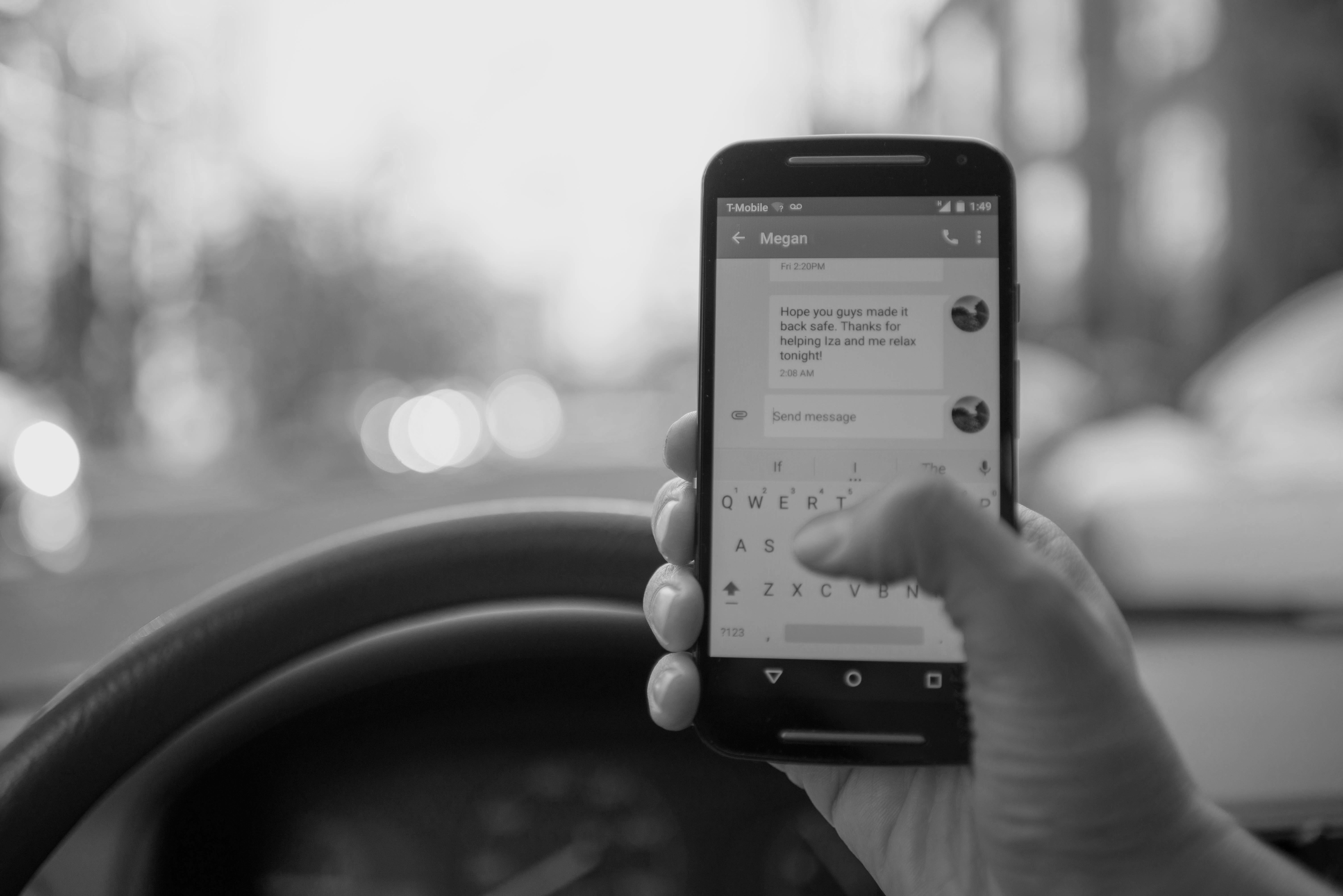 driving while using mobile phone